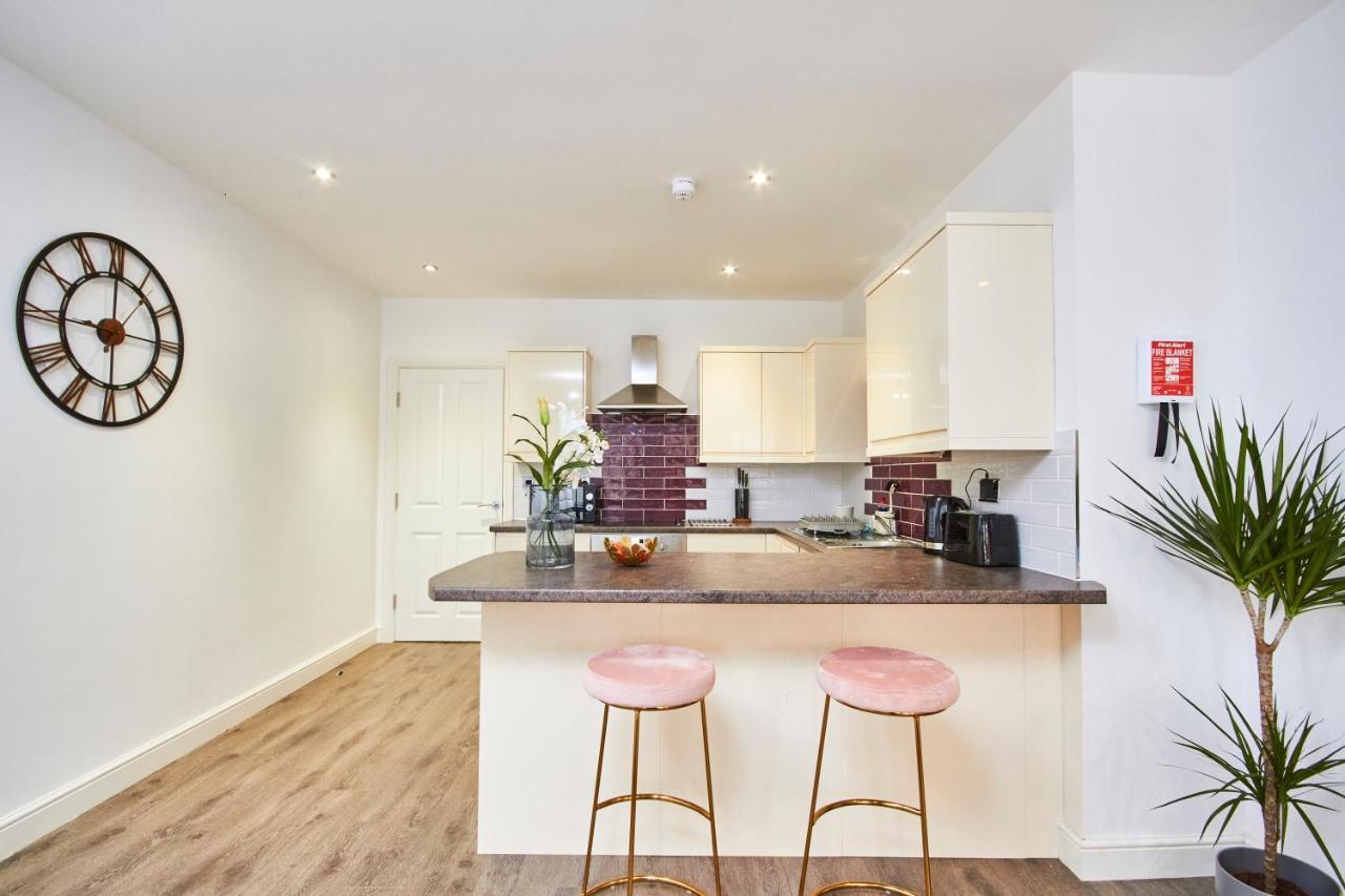 Stunning 2 Bed - Location